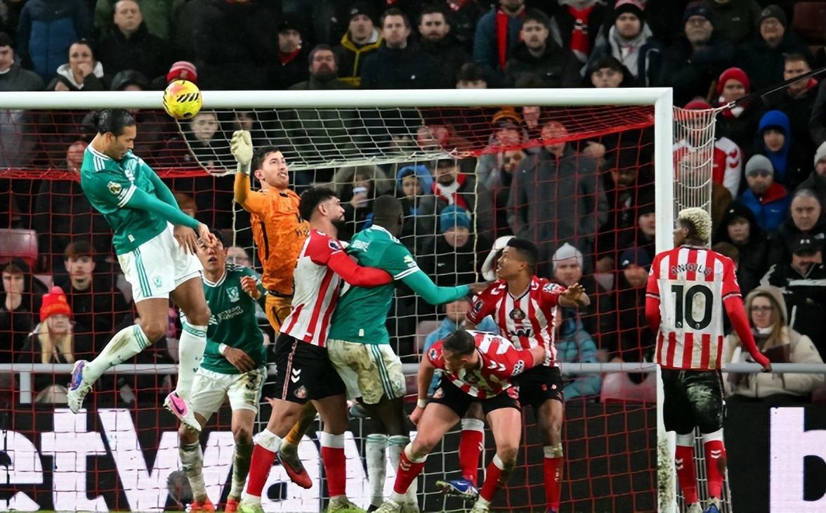 乐鱼官网-1:0！萨拉赫队史第一，范戴克一锤定音，利物浦重返胜利紧咬曼联